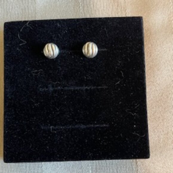 David Yurman Sculpted Cable Stud Earrings - Picture 5 of 6